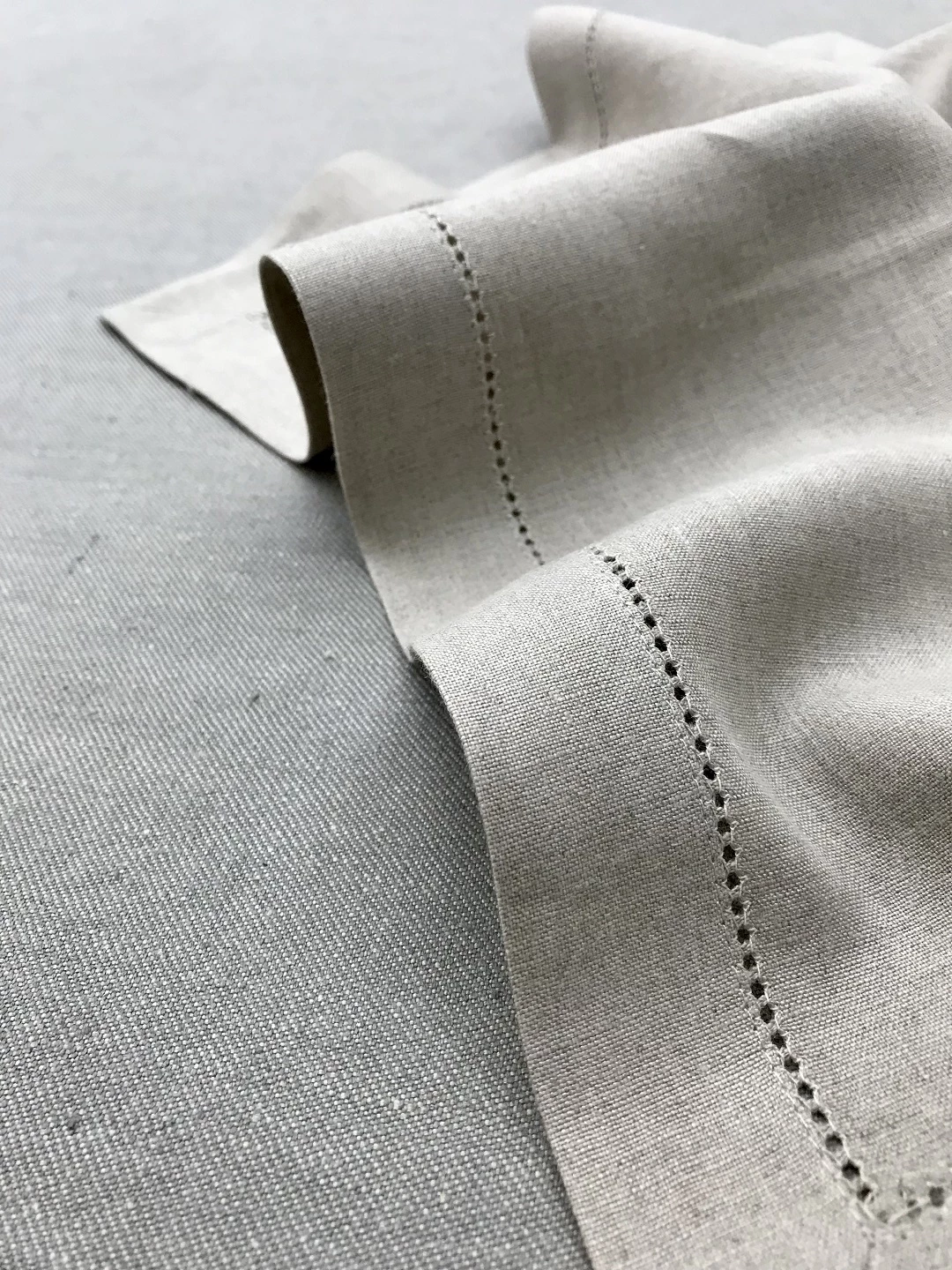 Reinleinen Stoffserviette 269 mit Lochsaum