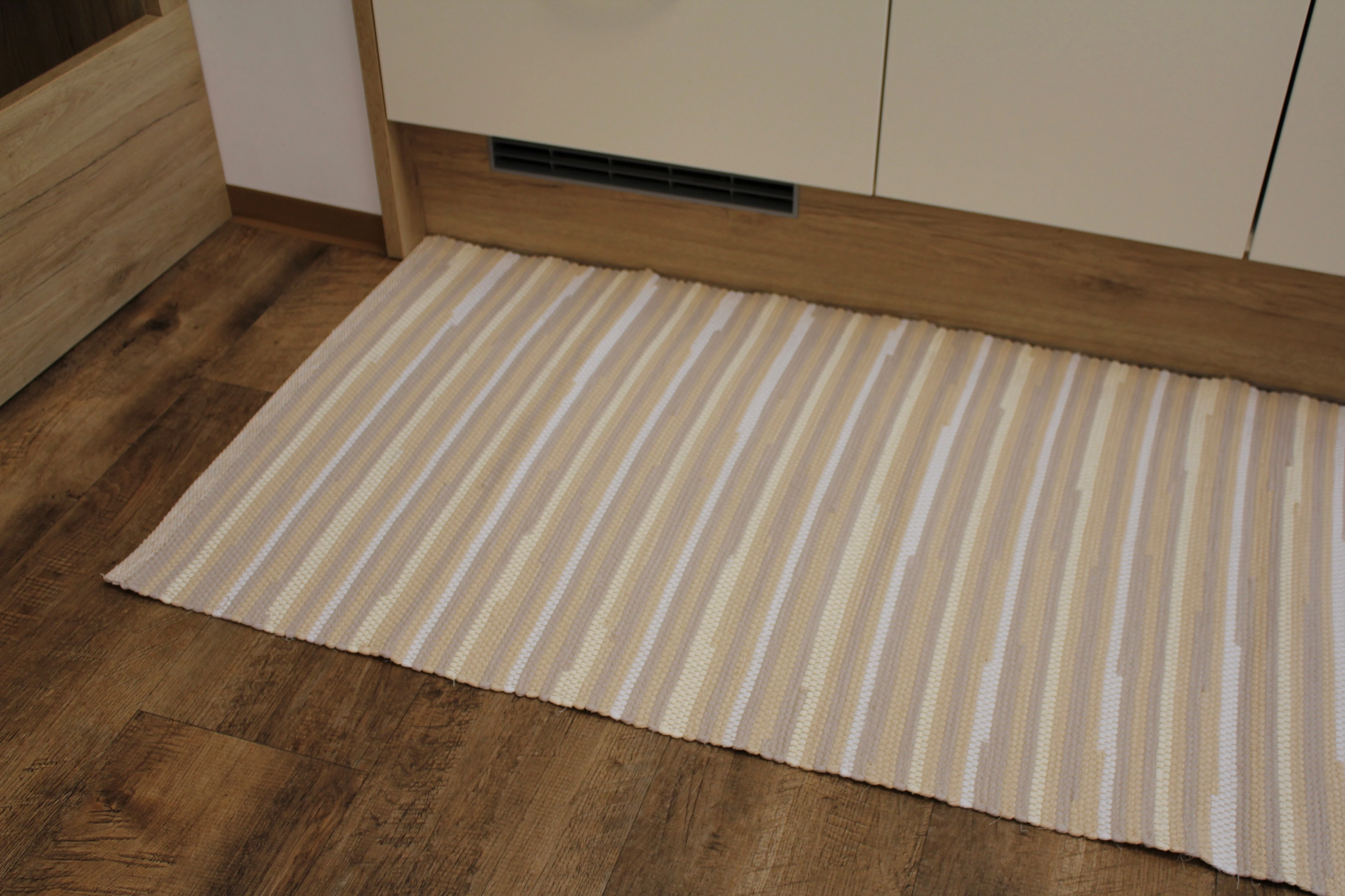 AKTION - Fleckerlteppich Guglwald, 70x140 cm, beige mit Saum