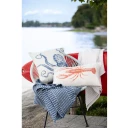 mit Decke und Kissen