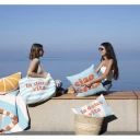 mit Kissen und Decke